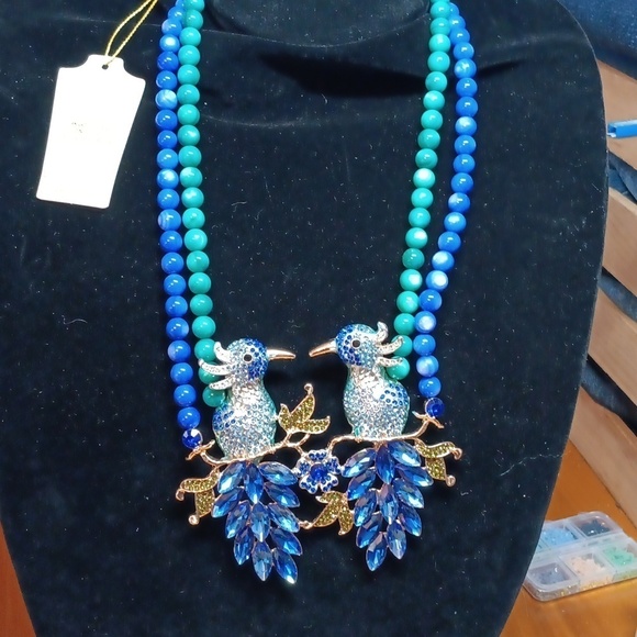 Eye candy Los Angeles peacock necklace - Picture 1 of 9